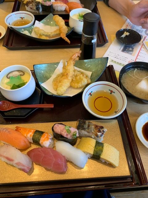 ランチ🍣🥢